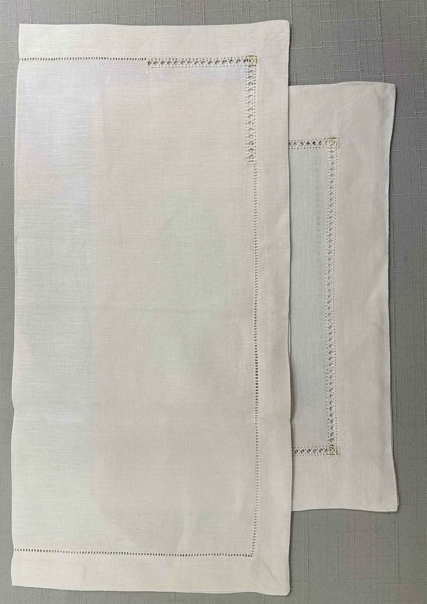 Elsie Set of 2 Hand-Embroidered Placemats and 2 Napkins 100% Linen