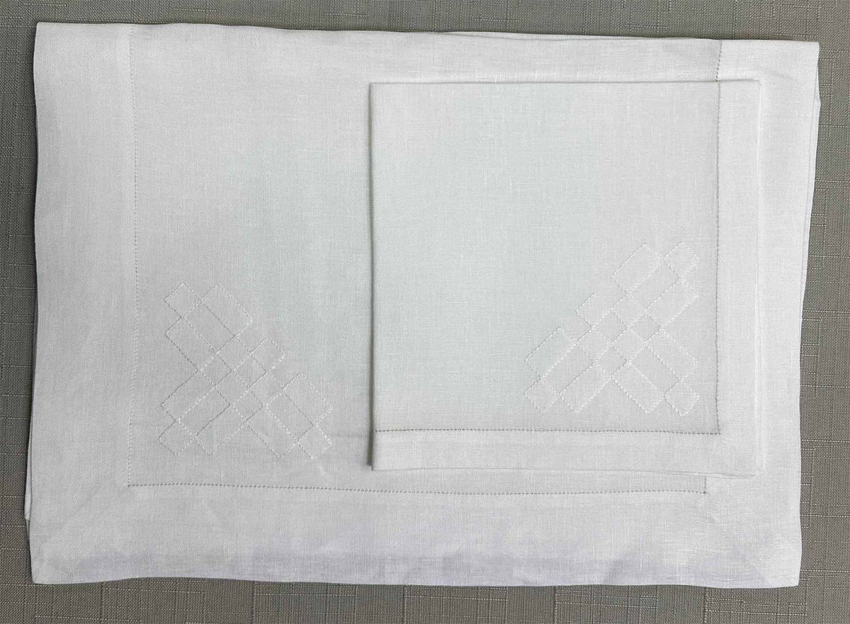 Geometric Set aus 2 handbestickt Tischsets und 2 Servietten