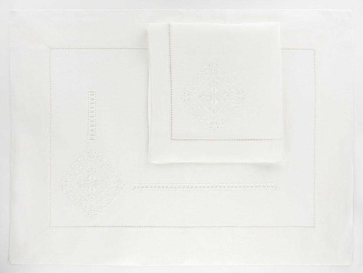 Meredith Lot de 2 sets de table et 2 serviettes brodés à la main 100% lin